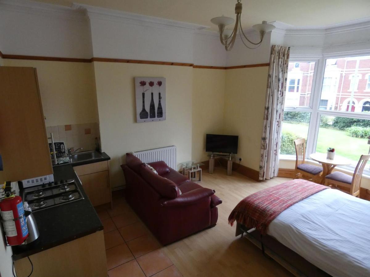 Hurst Dene Bed & Breakfast 3*