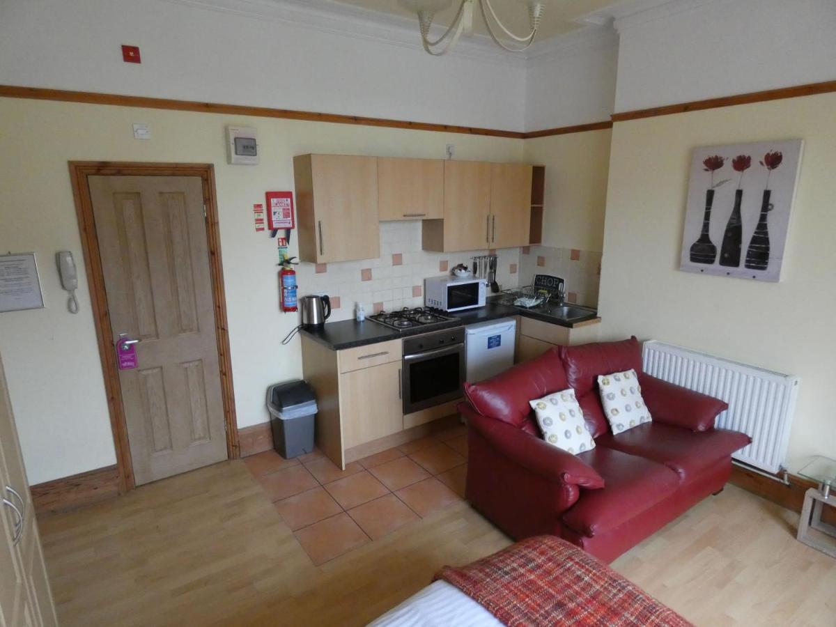 Hurst Dene 3* Swansea